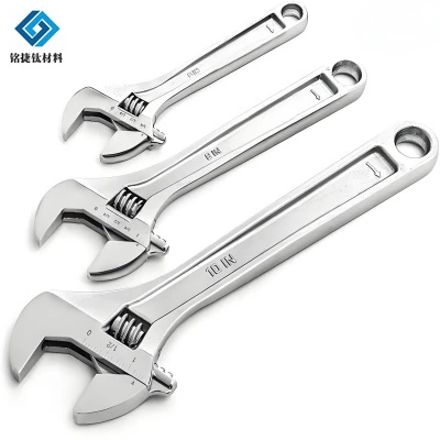 Wrench aġġustabbli tat-titanju